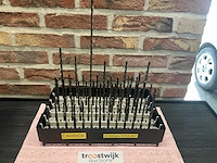 Volhardmetalen boor met inwendige koelingsgaten (65x) - afbeelding 1 van  5