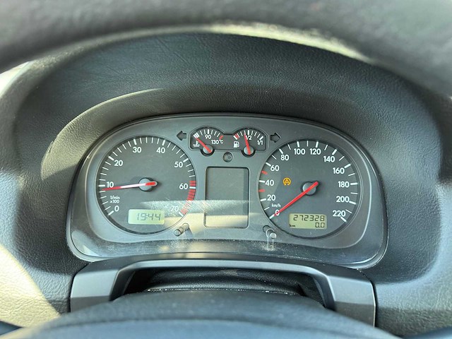 Volkswagen - 2004 - golf - 4 - personenauto - afbeelding 8 van  19