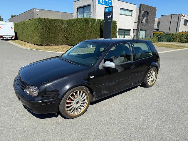 Volkswagen - 2004 - golf - 4 - personenauto - afbeelding 12 van  19