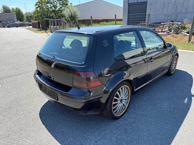 Volkswagen - 2004 - golf - 4 - personenauto - afbeelding 19 van  19