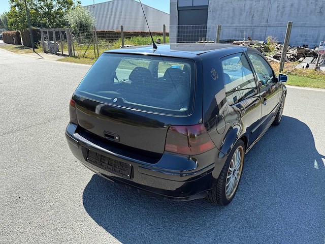 Volkswagen - 2004 - golf - 4 - personenauto - afbeelding 12 van  19