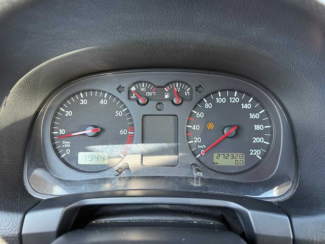 Volkswagen - 2004 - golf - 4 - personenauto - afbeelding 10 van  17