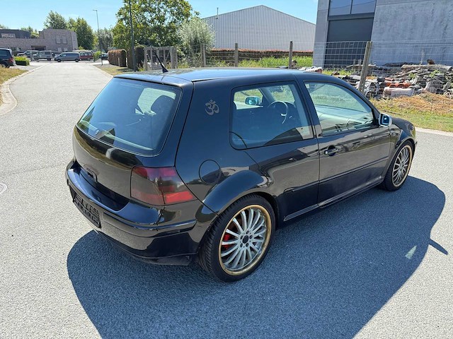 Volkswagen - 2004 - golf - 4 - personenauto - afbeelding 14 van  17