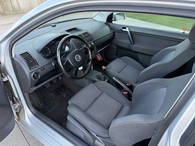 Volkswagen - 2004 - polo - personenauto - afbeelding 10 van  25