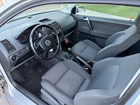 Volkswagen - 2004 - polo - personenauto - afbeelding 13 van  25
