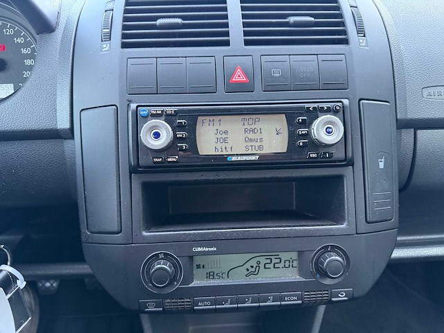 Volkswagen - 2004 - polo - personenauto - afbeelding 15 van  25