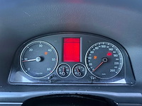 Volkswagen - 2004 - touran - personenauto - afbeelding 15 van  22