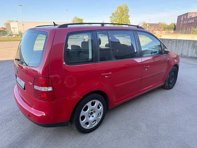 Volkswagen - 2004 - touran - personenauto - afbeelding 2 van  22