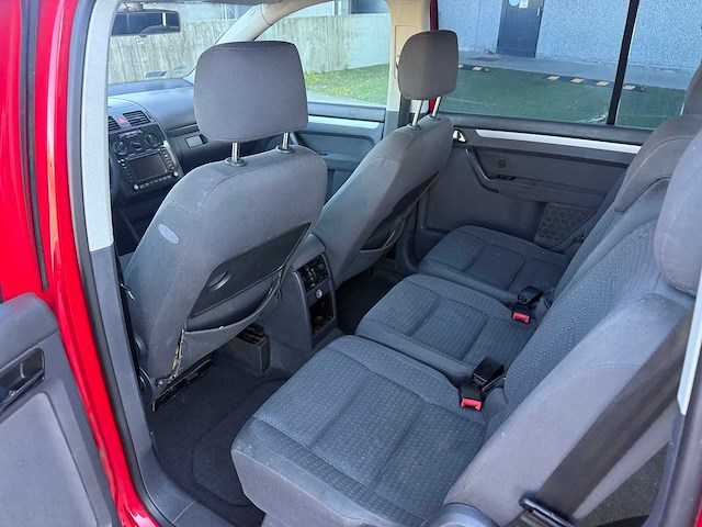 Volkswagen - 2004 - touran - personenauto - afbeelding 6 van  22