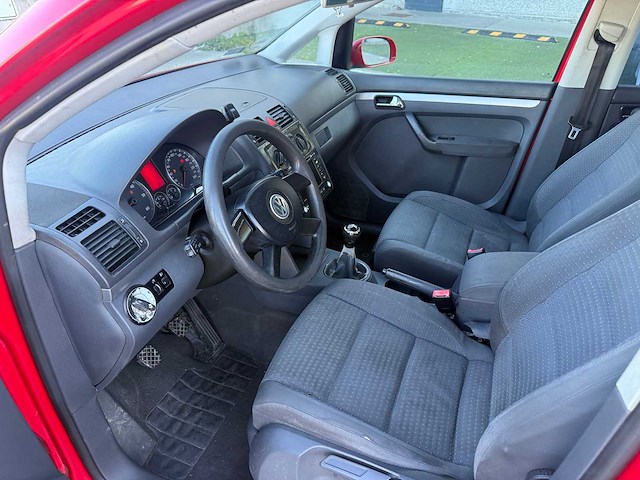 Volkswagen - 2004 - touran - personenauto - afbeelding 8 van  22
