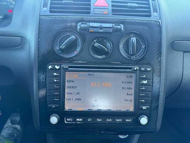 Volkswagen - 2004 - touran - personenauto - afbeelding 12 van  22