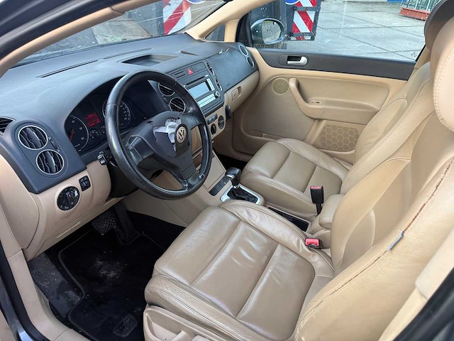 Volkswagen - 2006 - golf plus - personenauto - afbeelding 15 van  28