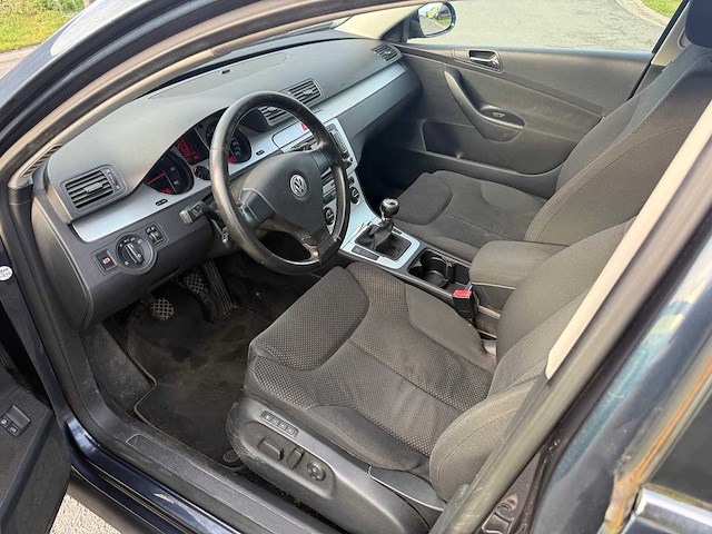 Volkswagen - 2008 - passat - personenauto - afbeelding 10 van  25
