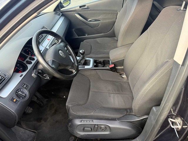 Volkswagen - 2008 - passat - personenauto - afbeelding 11 van  25