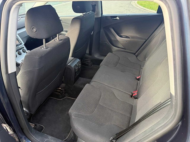 Volkswagen - 2008 - passat - personenauto - afbeelding 13 van  25