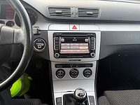 Volkswagen - 2008 - passat - personenauto - afbeelding 18 van  25