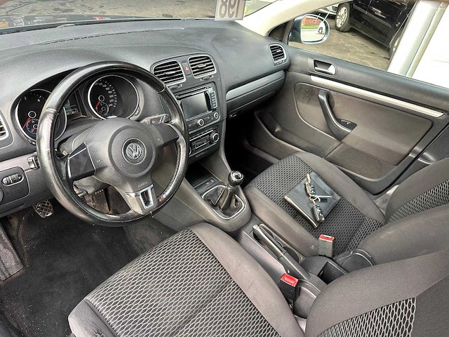 Volkswagen - 2010 - golf - personenauto - afbeelding 5 van  25