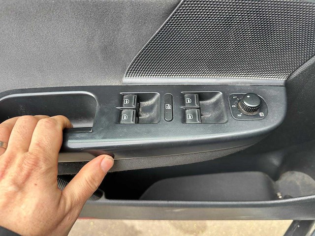Volkswagen - 2010 - golf - personenauto - afbeelding 9 van  25