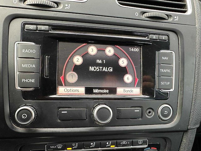 Volkswagen - 2010 - golf - personenauto - afbeelding 12 van  25