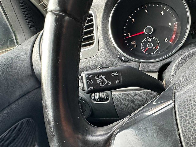 Volkswagen - 2010 - golf - personenauto - afbeelding 13 van  25