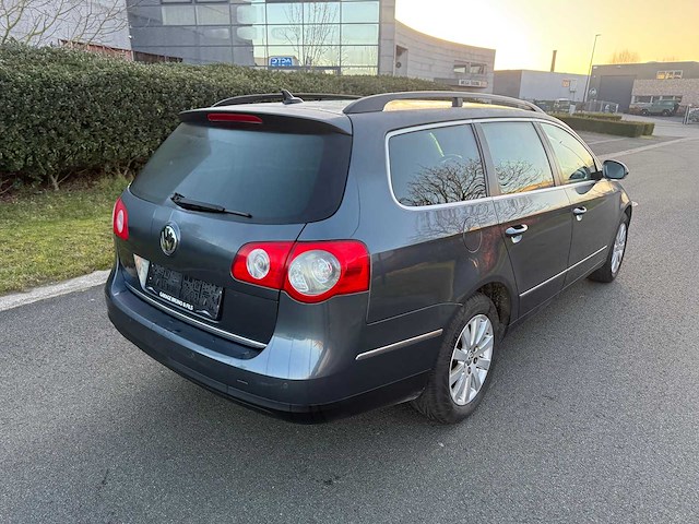 Volkswagen - 2010 - passat - personenauto - afbeelding 2 van  27