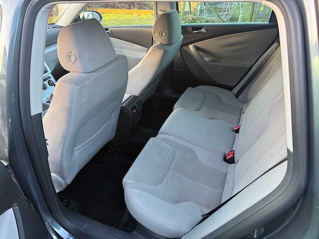 Volkswagen - 2010 - passat - personenauto - afbeelding 10 van  27