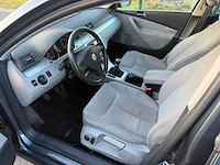 Volkswagen - 2010 - passat - personenauto - afbeelding 5 van  27