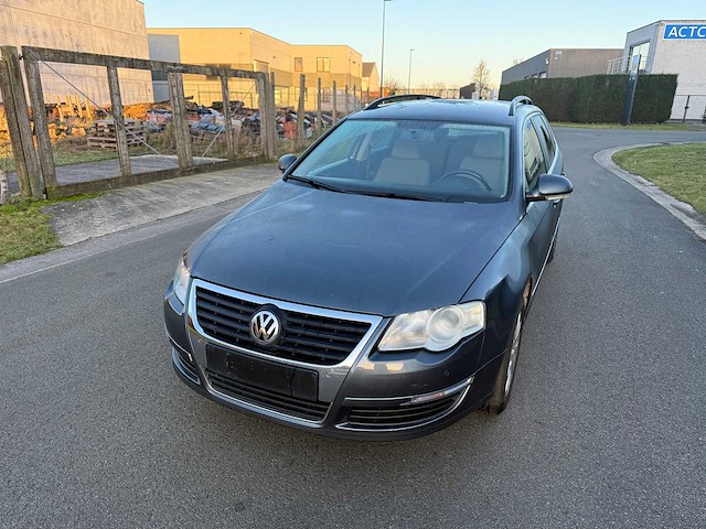 Volkswagen - 2010 - passat - personenauto - afbeelding 15 van  27