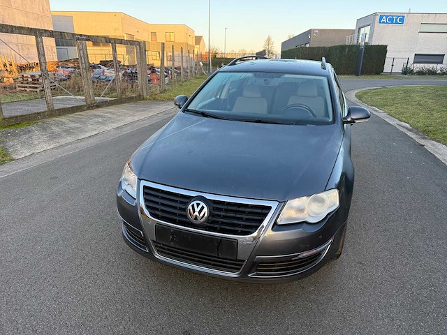 Volkswagen - 2010 - passat - personenauto - afbeelding 16 van  27