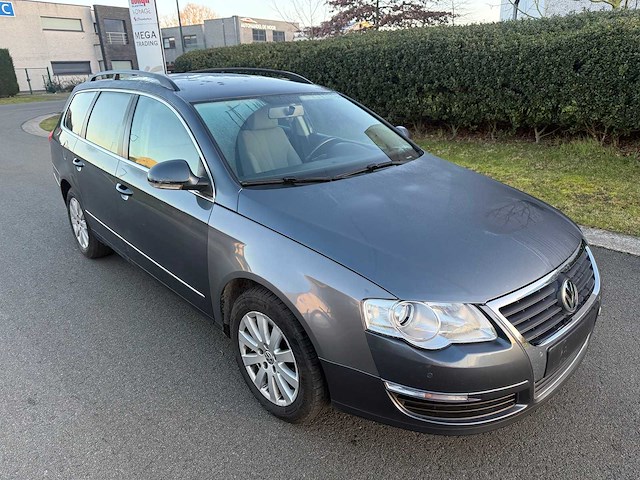 Volkswagen - 2010 - passat - personenauto - afbeelding 17 van  27