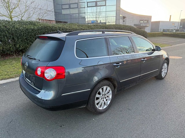 Volkswagen - 2010 - passat - personenauto - afbeelding 19 van  27