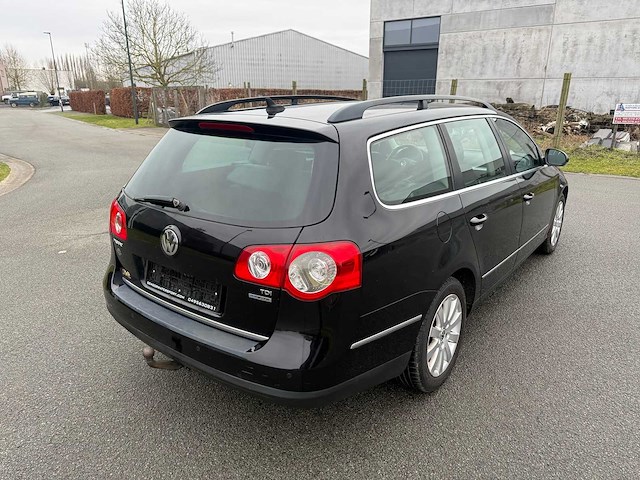 Volkswagen - 2010 - passat - personenauto - afbeelding 1 van  35