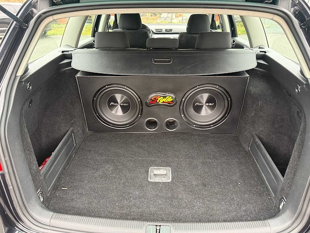 Volkswagen - 2010 - passat - personenauto - afbeelding 12 van  35