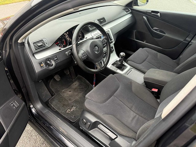 Volkswagen - 2010 - passat - personenauto - afbeelding 35 van  35