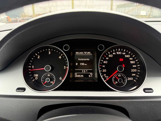 Volkswagen - 2010 - passat - personenauto - afbeelding 19 van  35