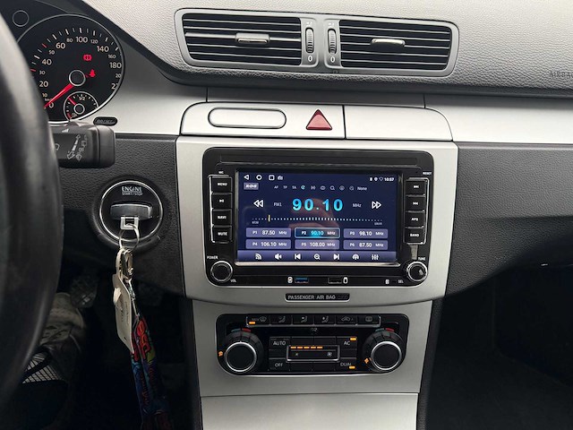 Volkswagen - 2010 - passat - personenauto - afbeelding 20 van  35