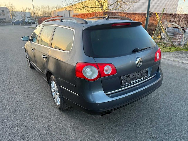 Volkswagen - 2010 - passat - personenauto - afbeelding 4 van  27