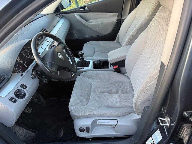 Volkswagen - 2010 - passat - personenauto - afbeelding 9 van  27