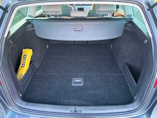 Volkswagen - 2010 - passat - personenauto - afbeelding 11 van  27