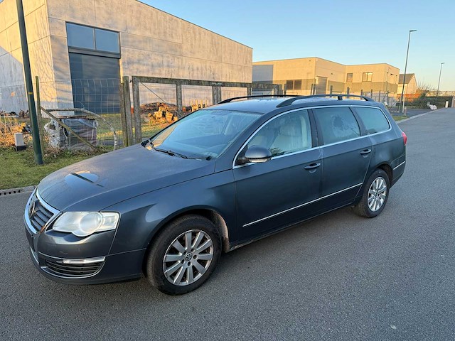 Volkswagen - 2010 - passat - personenauto - afbeelding 1 van  27
