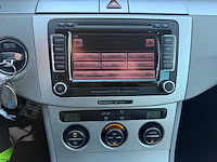 Volkswagen - 2010 - passat - personenauto - afbeelding 15 van  27