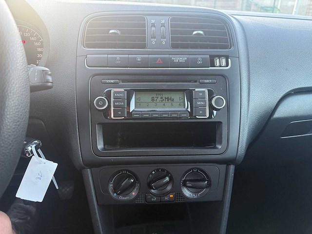 Volkswagen - 2010 - polo - personenwagen - personenauto - afbeelding 14 van  24