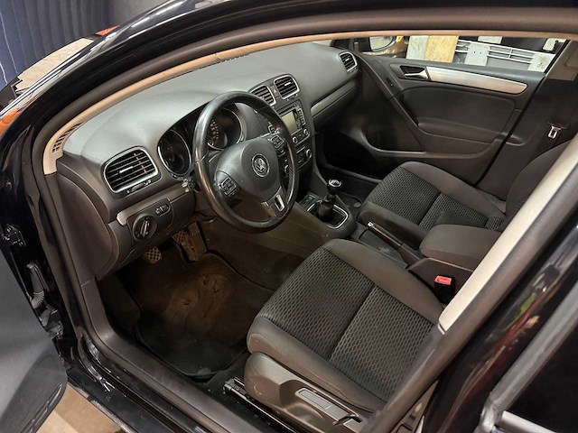 Volkswagen - 2011 - golf - personenauto - afbeelding 8 van  19