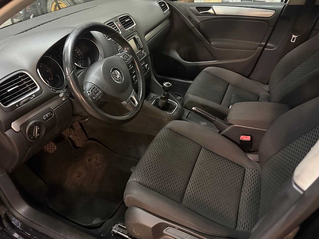Volkswagen - 2011 - golf - personenauto - afbeelding 9 van  19
