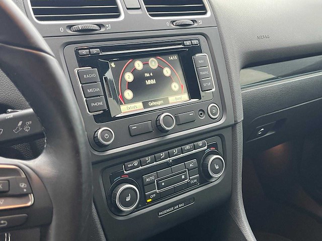 Volkswagen - 2012 - golf cabrio - personenauto - afbeelding 11 van  23