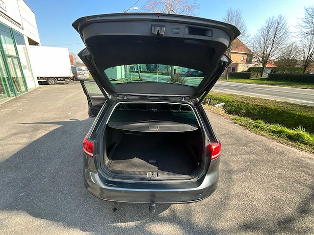 Volkswagen - 2017 - passat - personenauto - afbeelding 11 van  27
