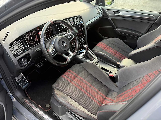 Volkswagen - 2019 - golf gti - gti tcr - personenauto - afbeelding 13 van  37