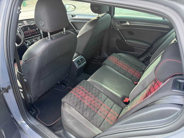 Volkswagen - 2019 - golf gti - gti tcr - personenauto - afbeelding 15 van  37