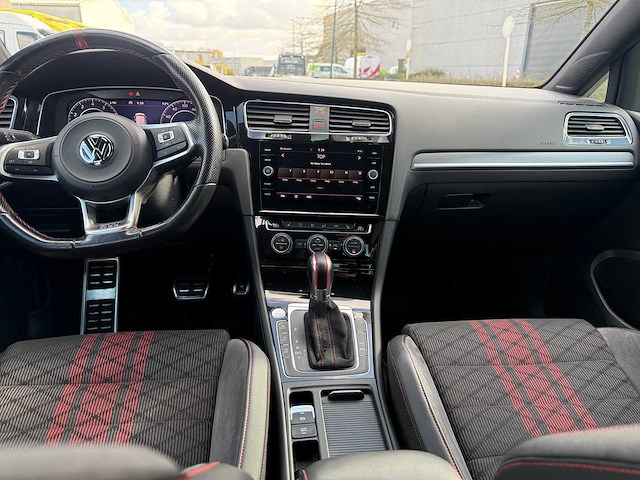 Volkswagen - 2019 - golf gti - gti tcr - personenauto - afbeelding 16 van  37