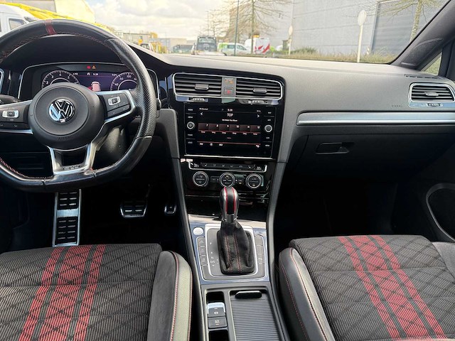 Volkswagen - 2019 - golf gti - gti tcr - personenauto - afbeelding 13 van  27